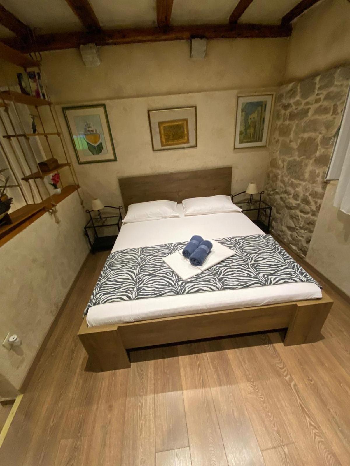 Romantic Old Town Apartment *